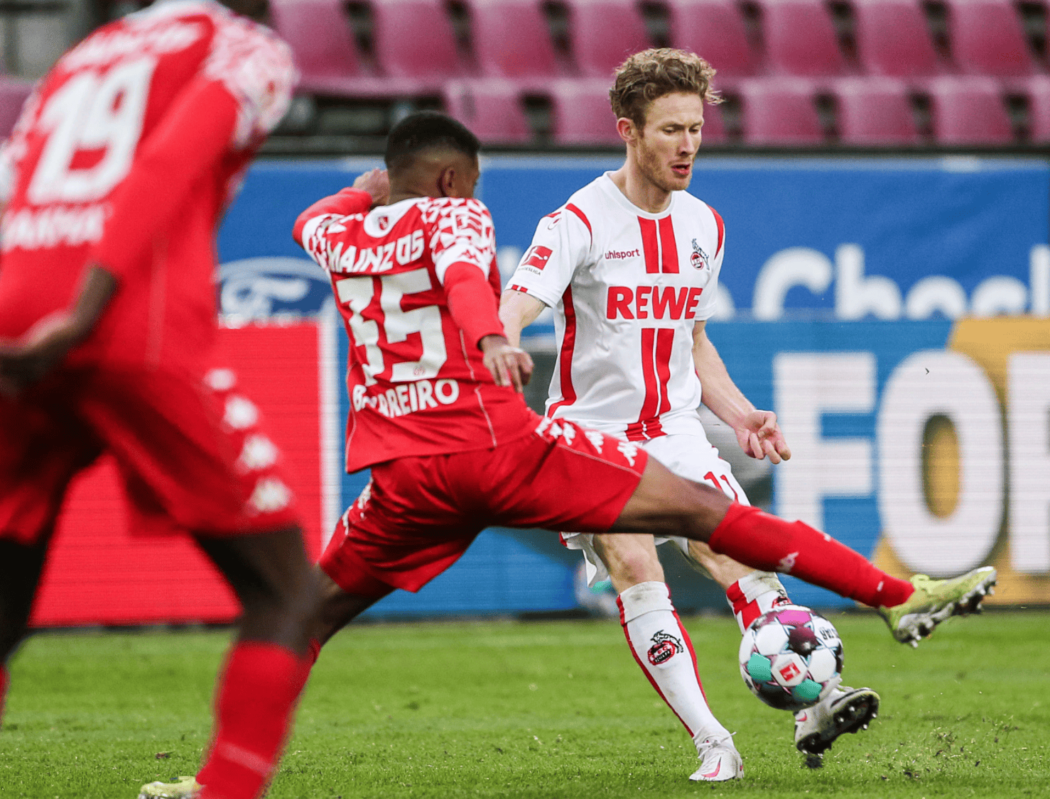 包含纽伦堡队主场逼平,场面激烈胜负难分的词条 包含纽伦堡队主场逼平,场面激烈胜负难分的词条