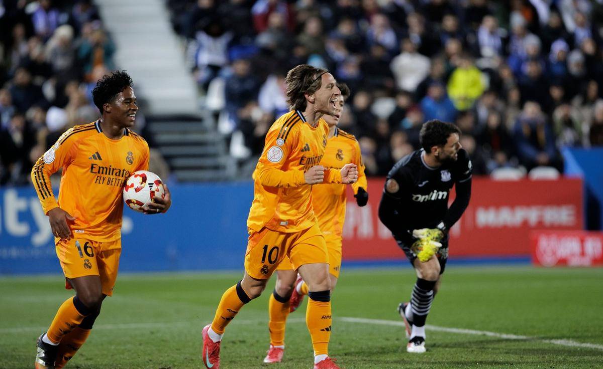 开云体育官网-皇家马德里的大举动，震惊全球