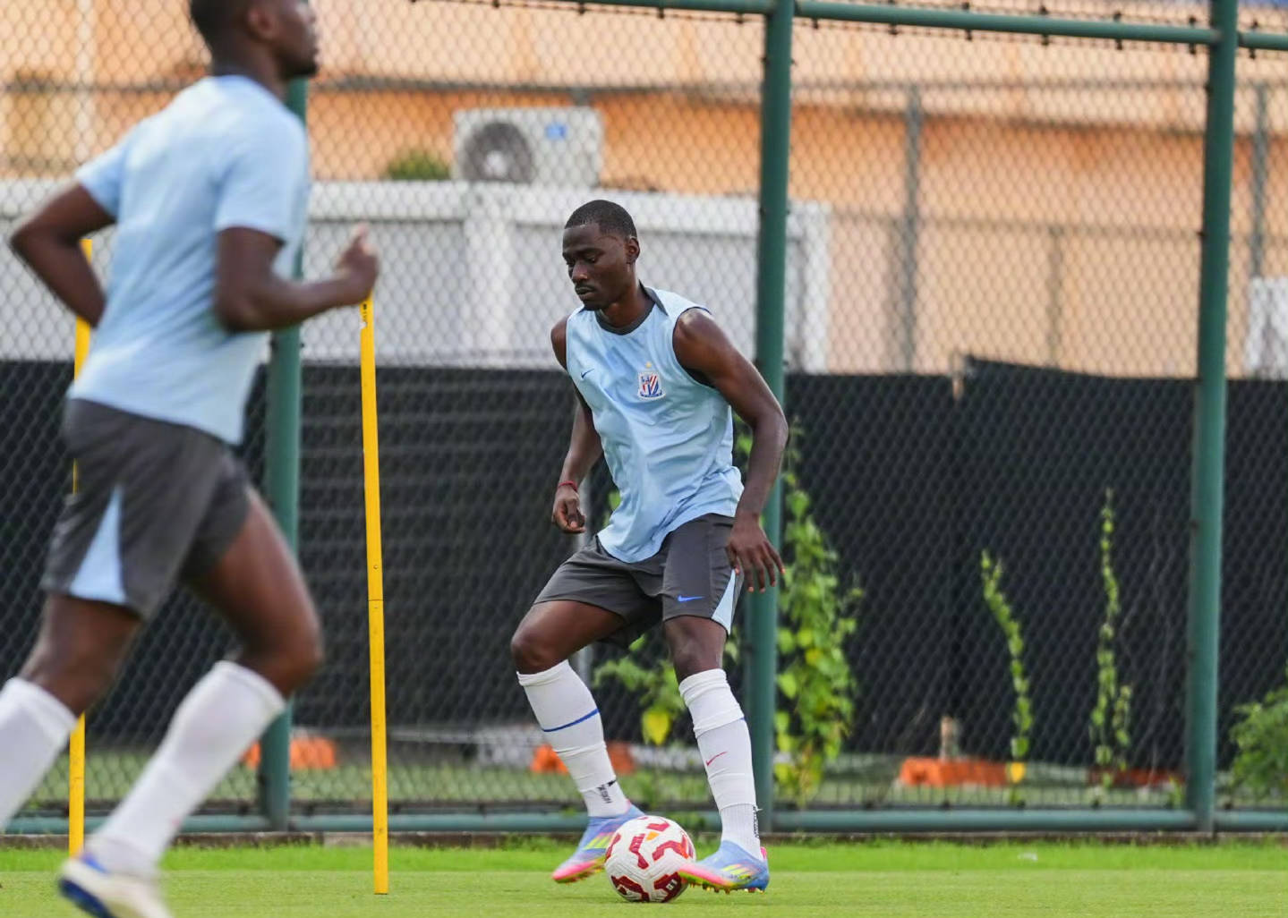 开云体育官方网站-球员表现抢眼，成为焦点赛事中的亮点