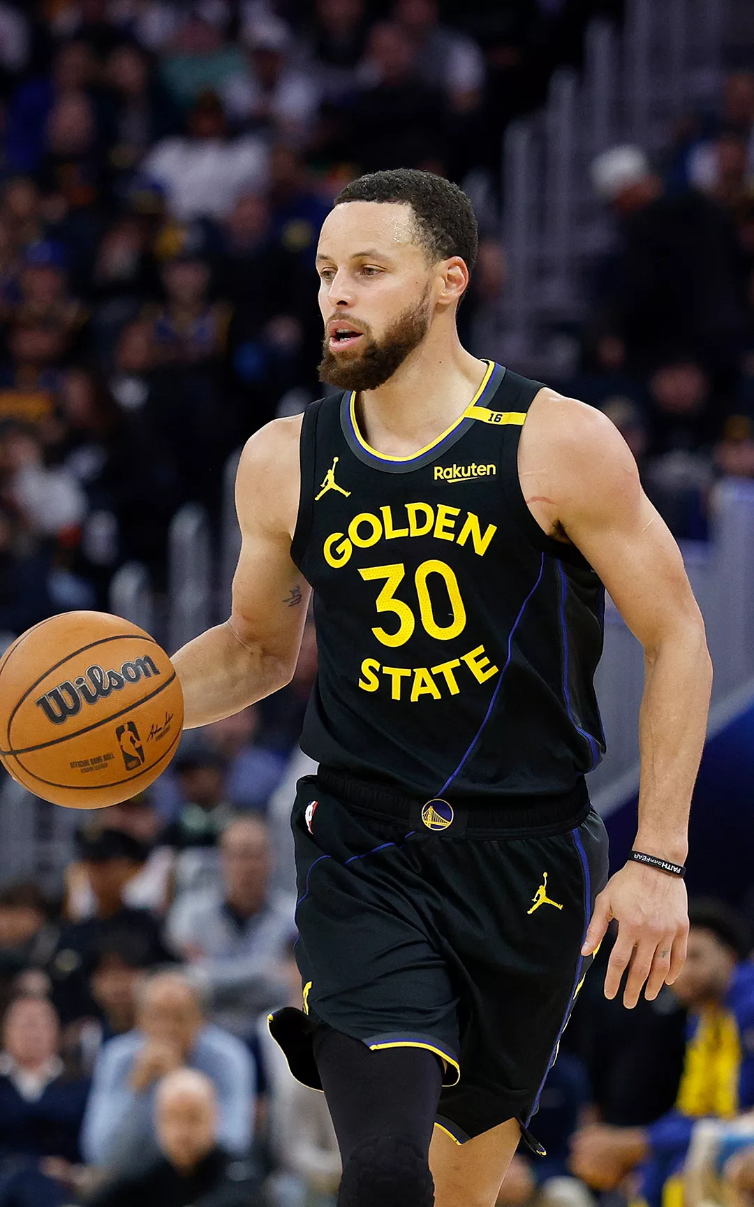 勇士凭借库里神奇三分绝杀鹈鹕 勇士凭借库里神奇三分绝杀鹈鹕