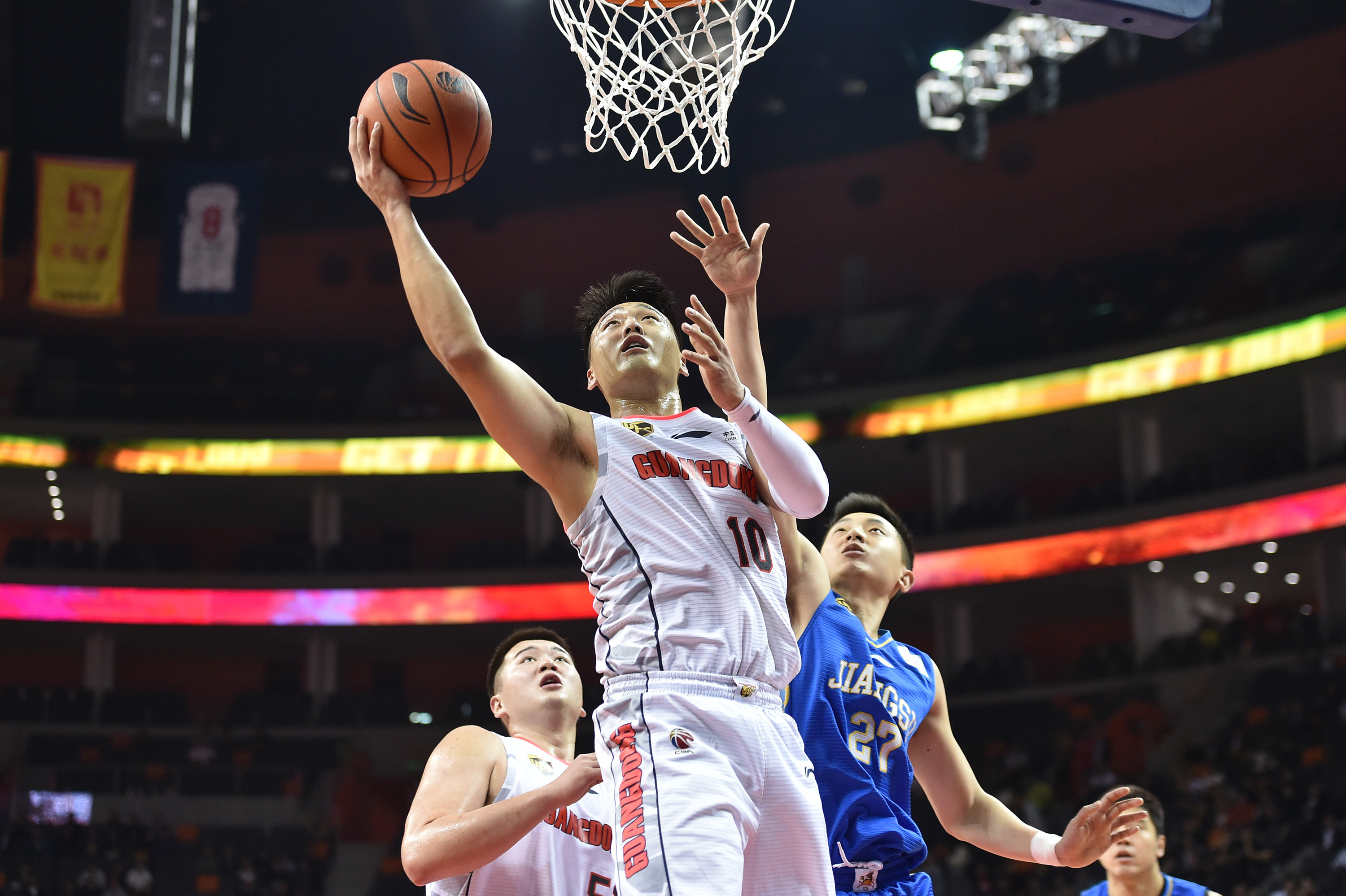 包含台湾男篮遭逆转，季后赛梦破的词条
