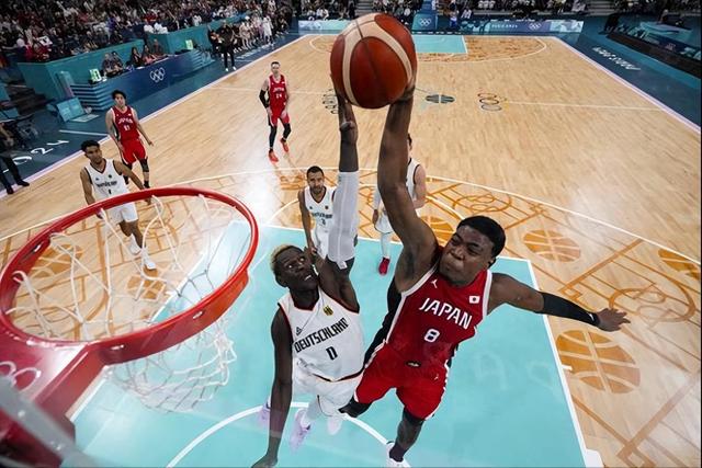 关于球场上的比拼让人目不暇接,精彩纷呈的信息 关于球场上的比拼让人目不暇接,精彩纷呈的信息