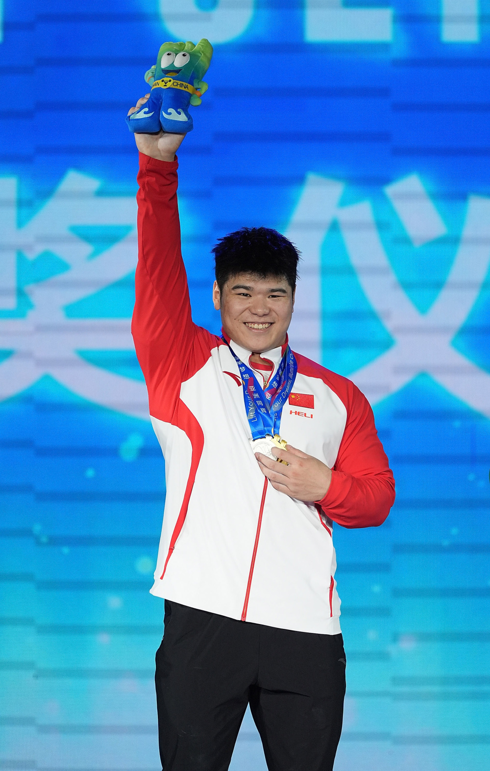 南非举重名将刷新纪录，夺得铜牌成就的简单介绍