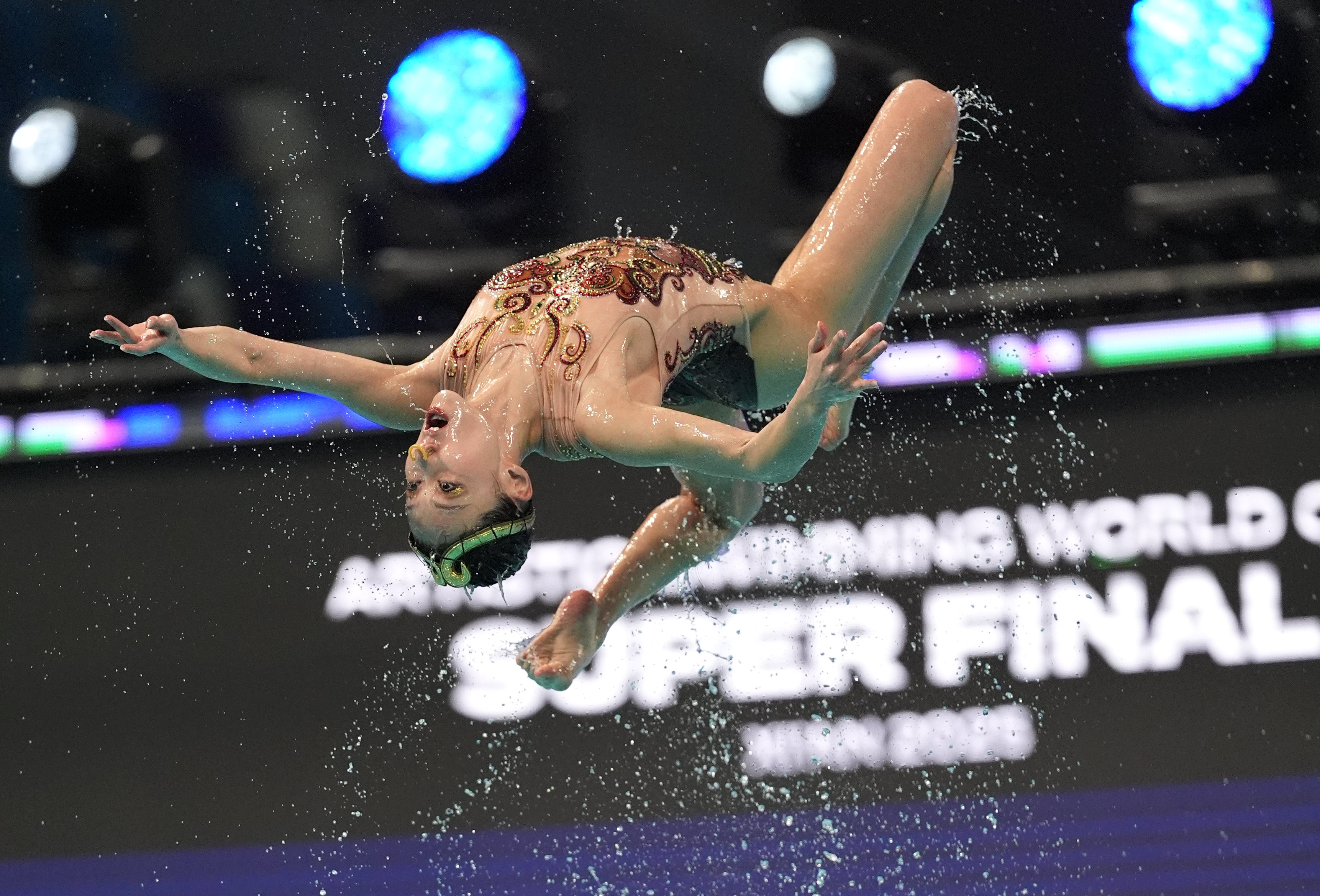 开云体育登录-创造奇迹！游泳比赛现场战绩引人瞩目的简单介绍