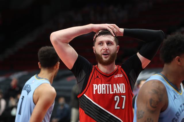 关于开拓者客战失利，士气受挫的信息