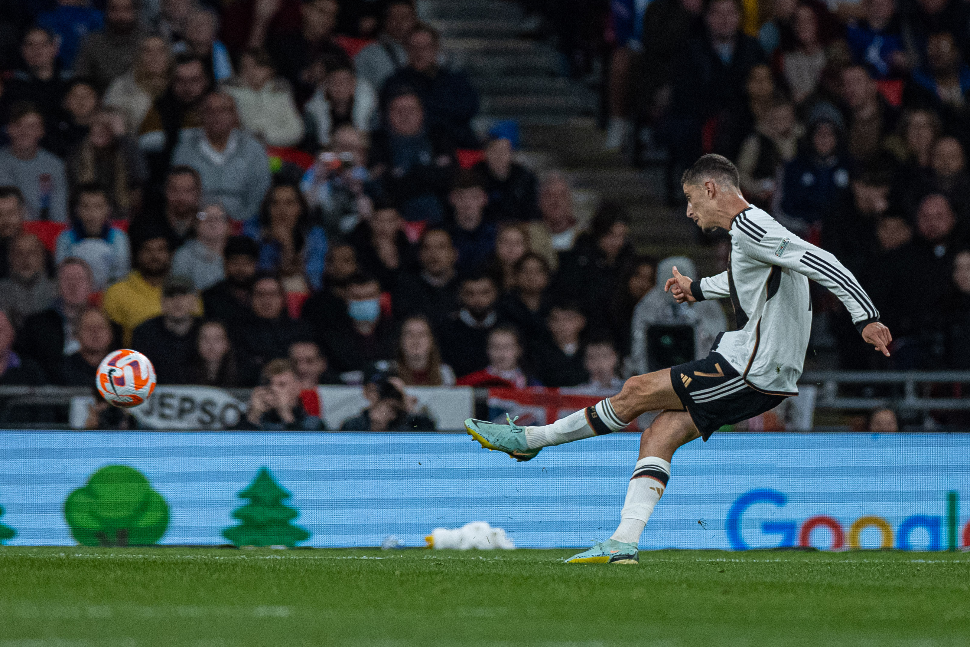 英格兰平德国，小组出线形势不乐观的简单介绍