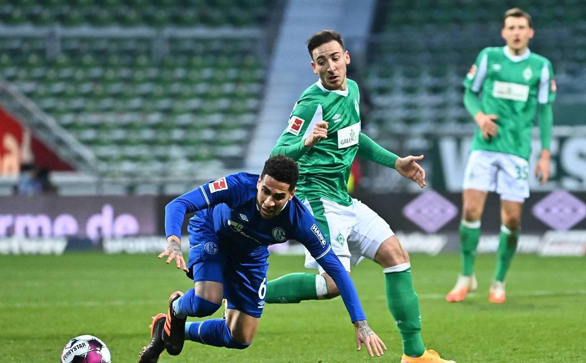 开云体育下载-沙尔克主场不敌劲敌，失去不败纪录