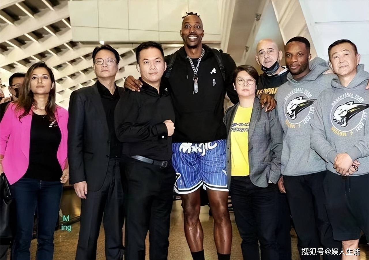 球队经理为球员新公寓揭幕庆功的简单介绍 球队经理为球员新公寓揭幕庆功的简单介绍