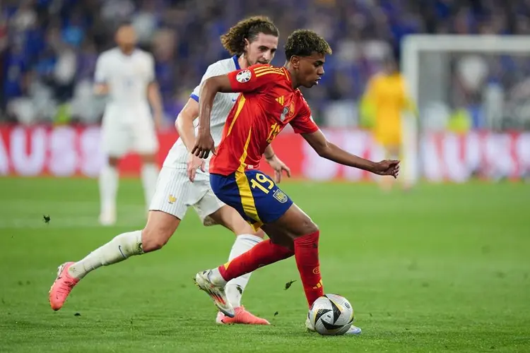 西班牙队在比赛中表现出色,成功晋级 西班牙队在比赛中表现出色,成功晋级