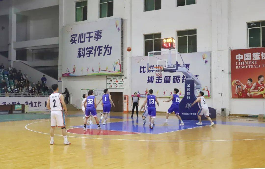 篮球联赛战火再燃团队合作展现实力的简单介绍