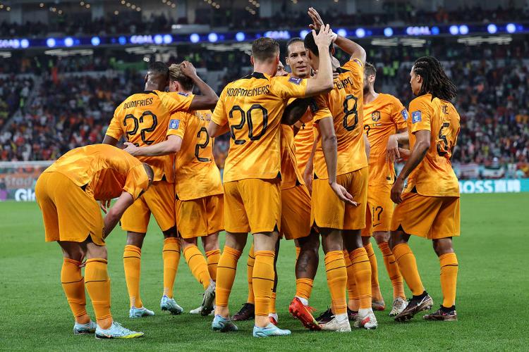 荷兰足球队面对尼日利亚队时不畏强手 荷兰足球队面对尼日利亚队时不畏强手