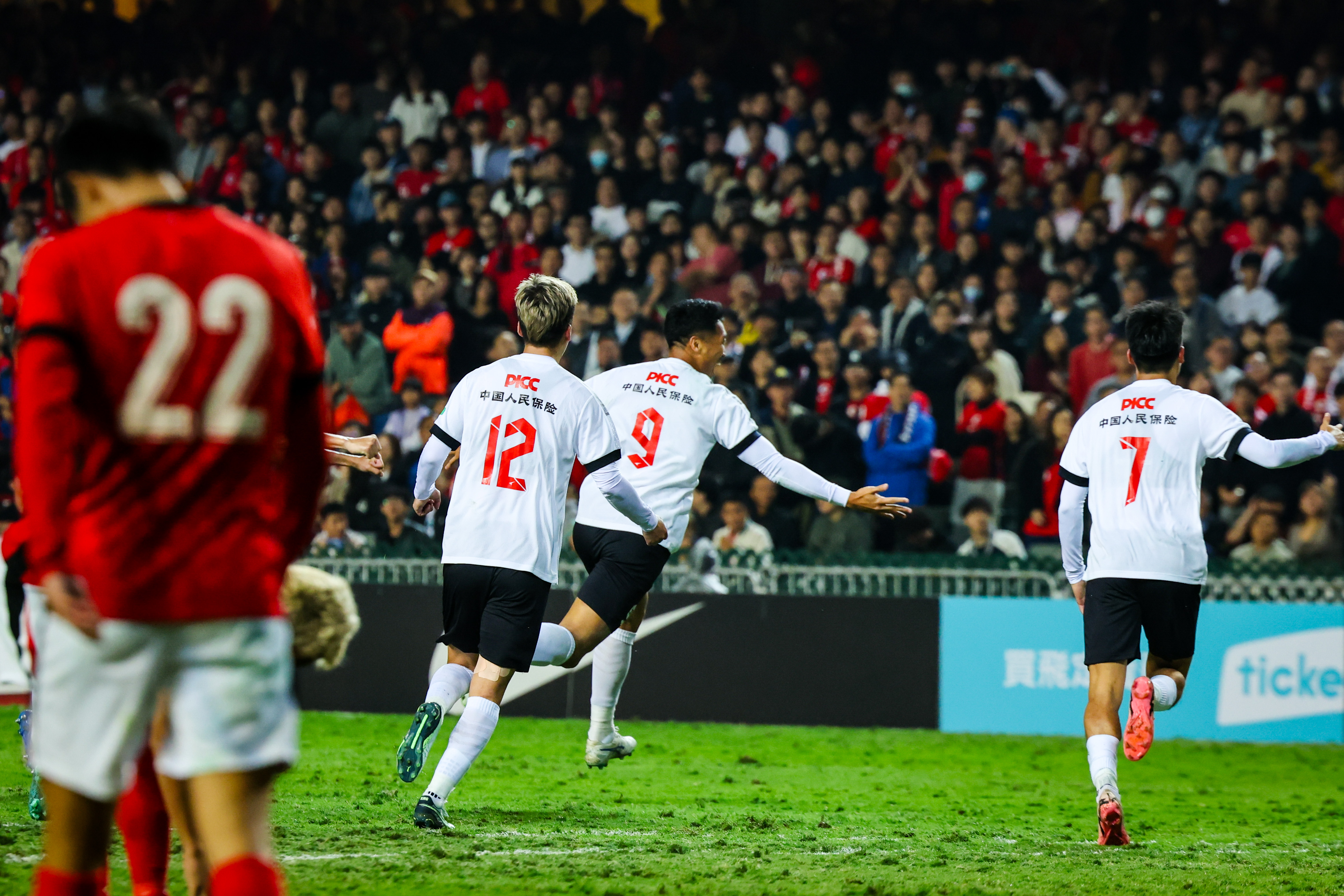 开云平台-深圳队取得冲击性进球，展现出色团队默契的简单介绍