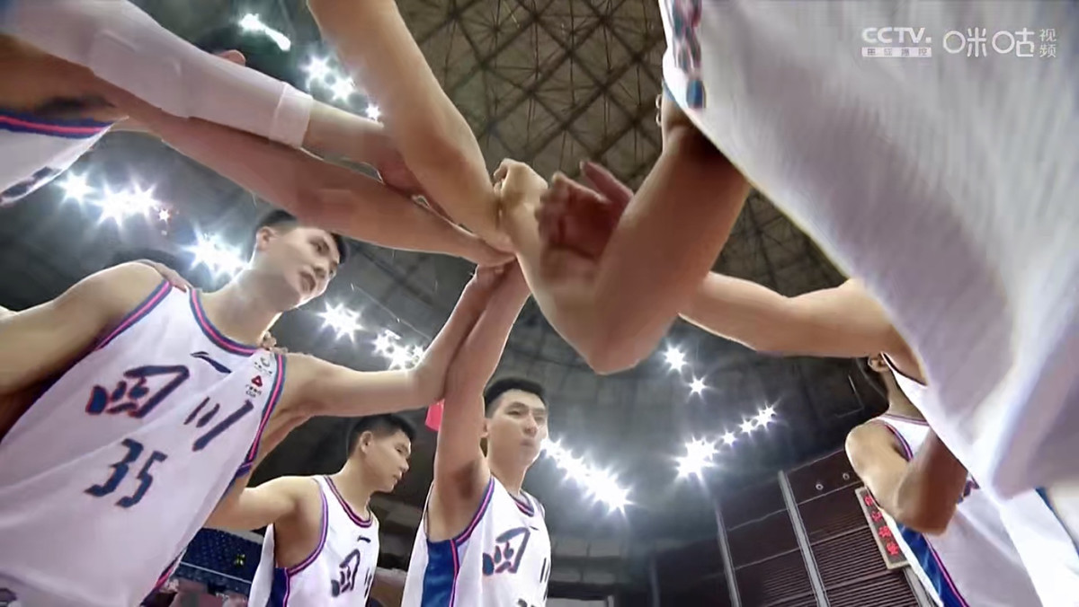 四川队逆袭反超,实现三连胜胜利 四川队逆袭反超,实现三连胜胜利