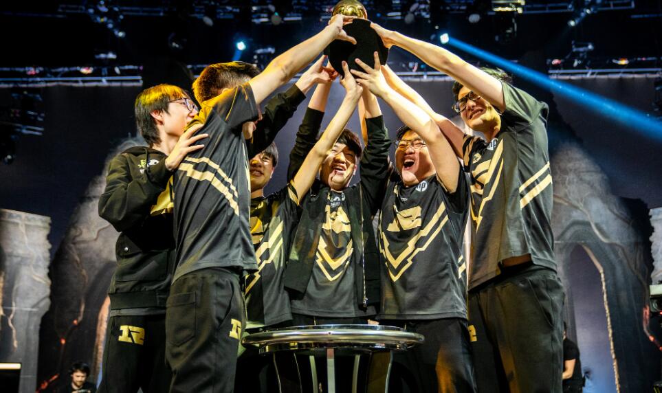 G2险胜RNG,Xiaohu团战一打五2025世界赛3:2(柏林) G2险胜RNG,Xiaohu团战一打五2025世界赛3:2(柏林)