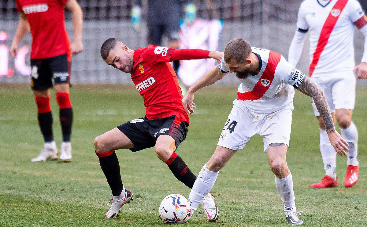 塞维利亚遭遇惨败，新赛季压力大增