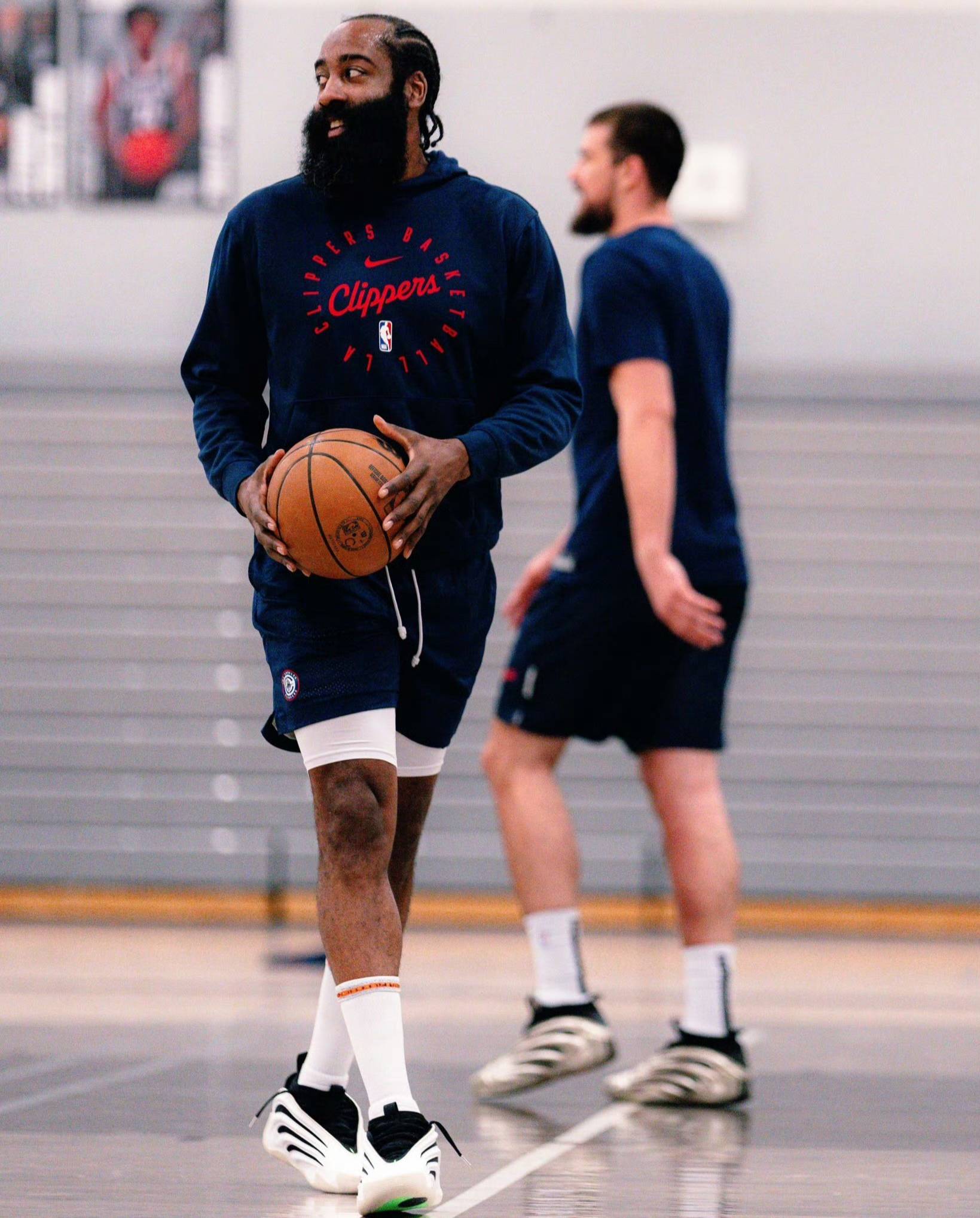 包含快船球员集中训练，准备为新赛季助球队一飞冲天的词条