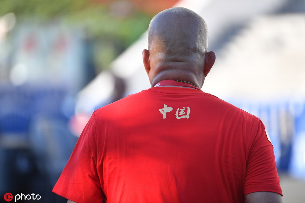 包含意大利联赛上演传奇战役，球迷热情高涨的词条