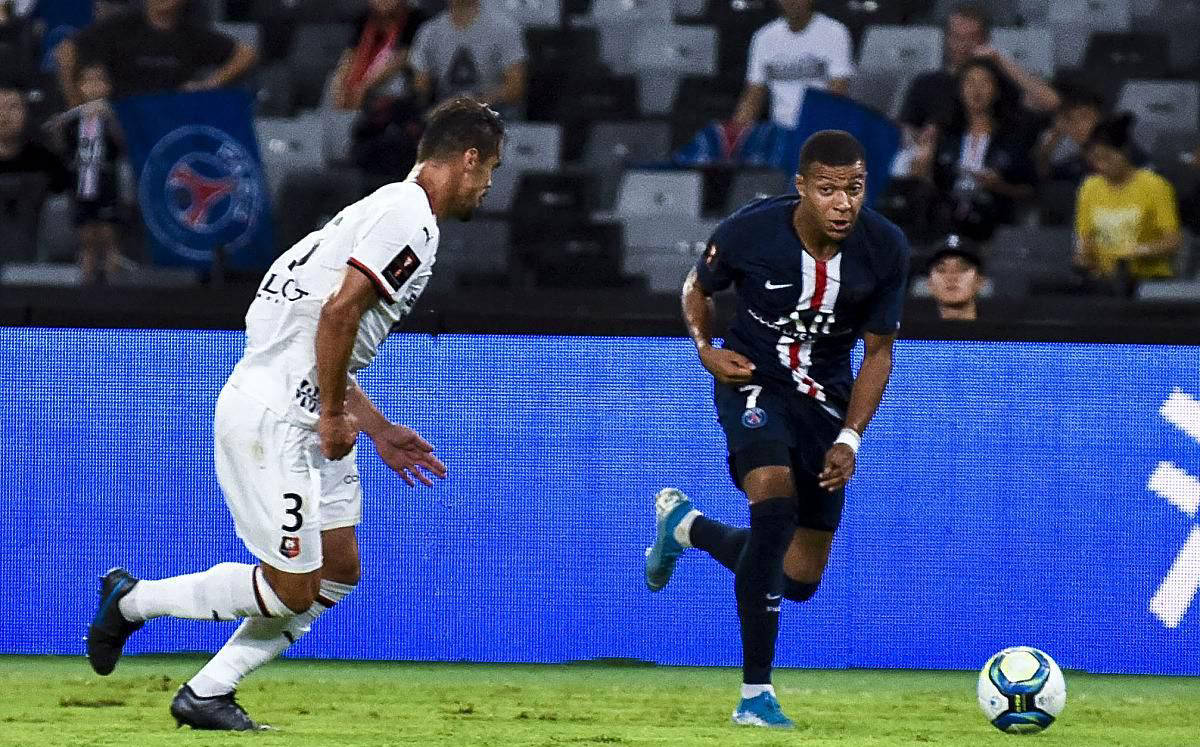 包含昂热主场战胜蒙彼利埃，连胜记录延续的词条