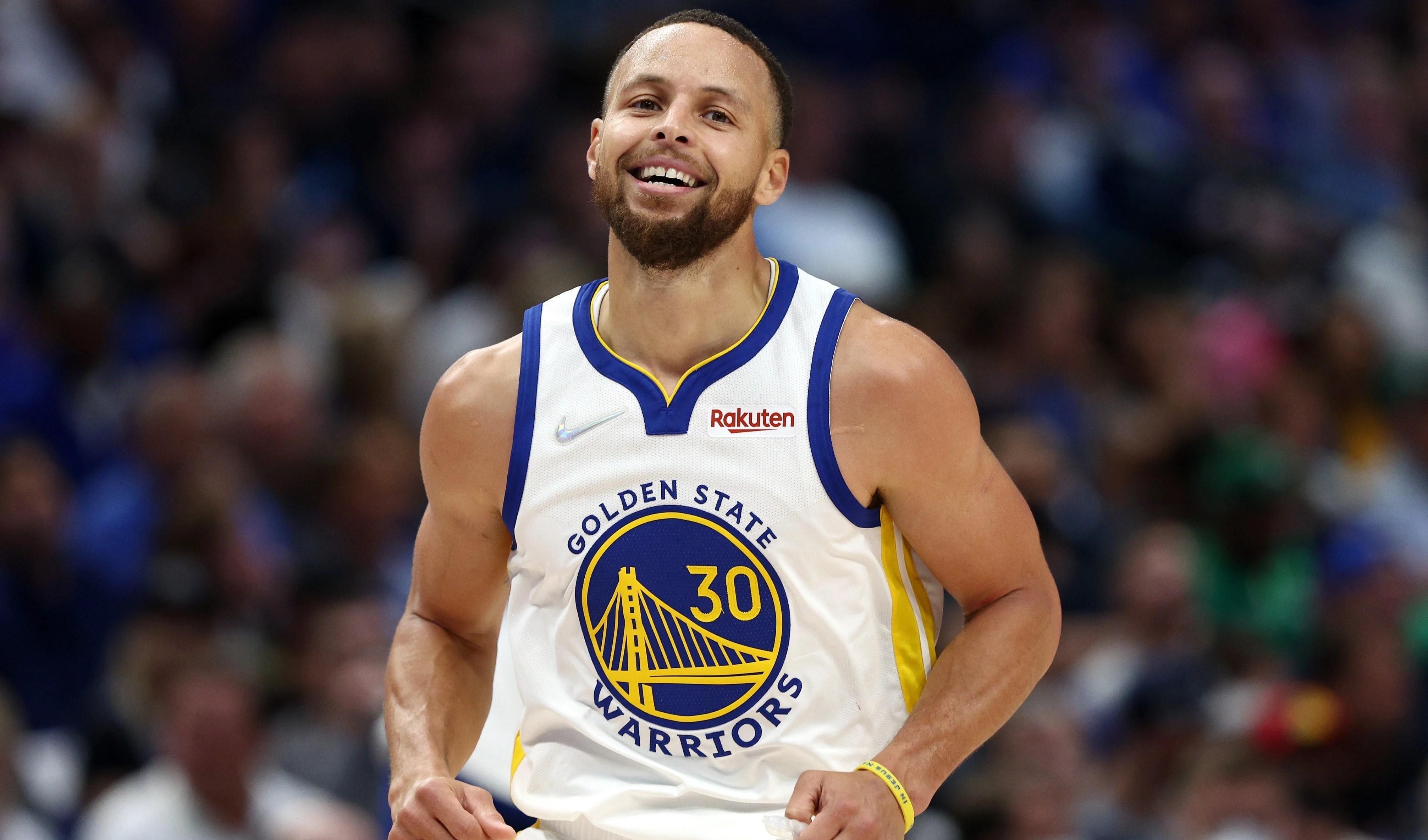 四川队力克国王,库里高光表现 四川队力克国王,库里高光表现